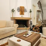 펜션 Maisonette 아크라타