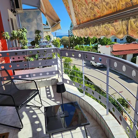 Maisonette Ακράτα