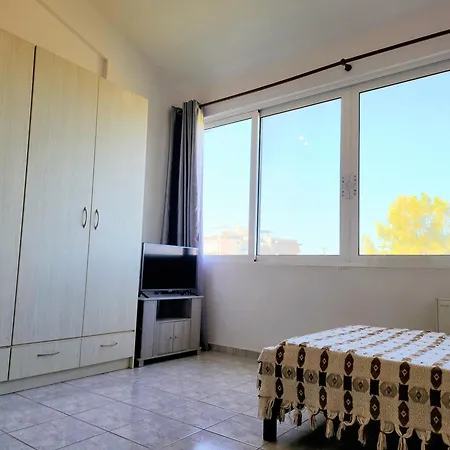 Maisonette * Ακράτα